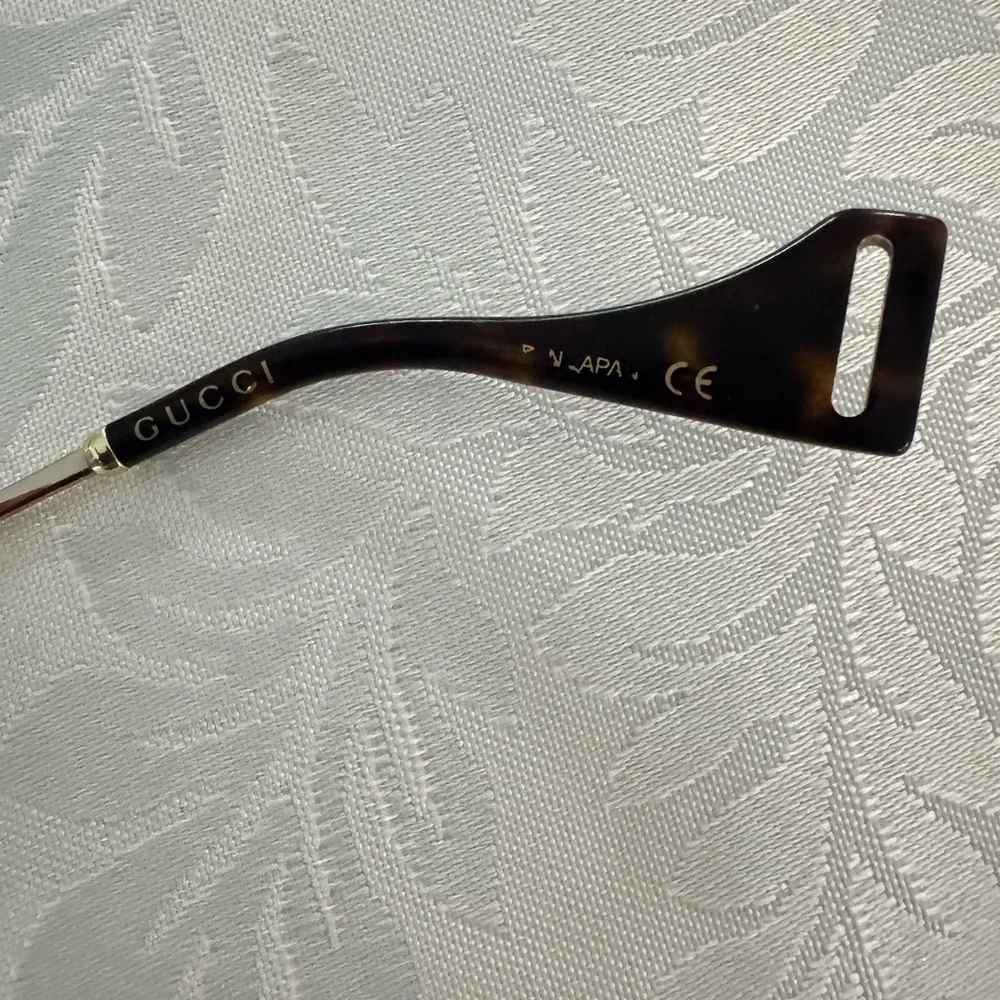 Gucci GG0586SA Black & Gold Sunglasses‎ Authentic Pre-Owned with Case & Pouch